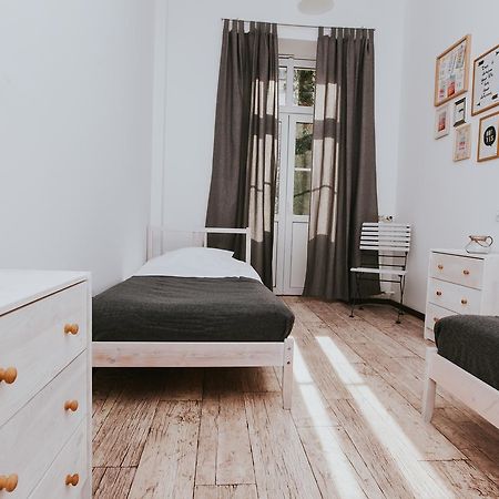 Erasmus Dorm Hotel Warschau Buitenkant foto