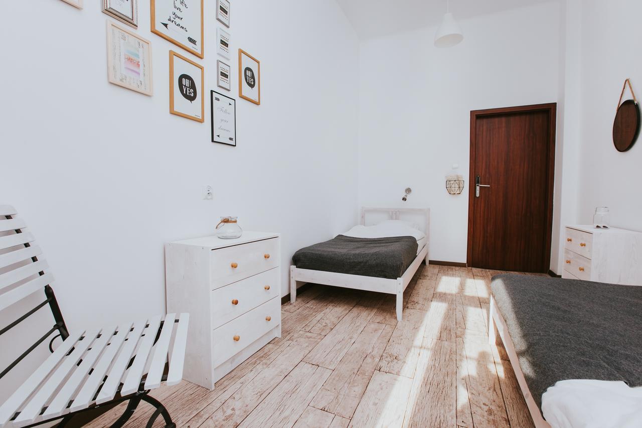 Erasmus Dorm Hotel Warschau Buitenkant foto