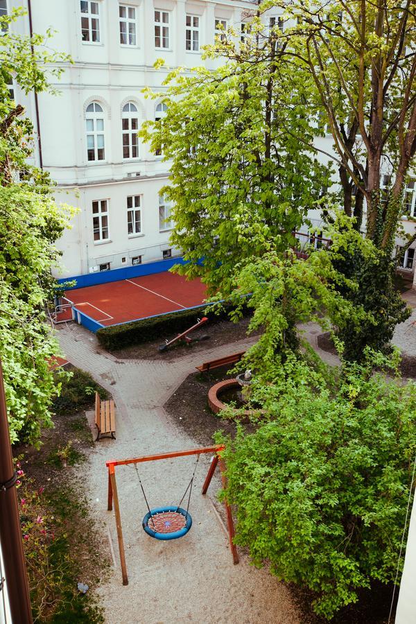 Erasmus Dorm Hotel Warschau Buitenkant foto