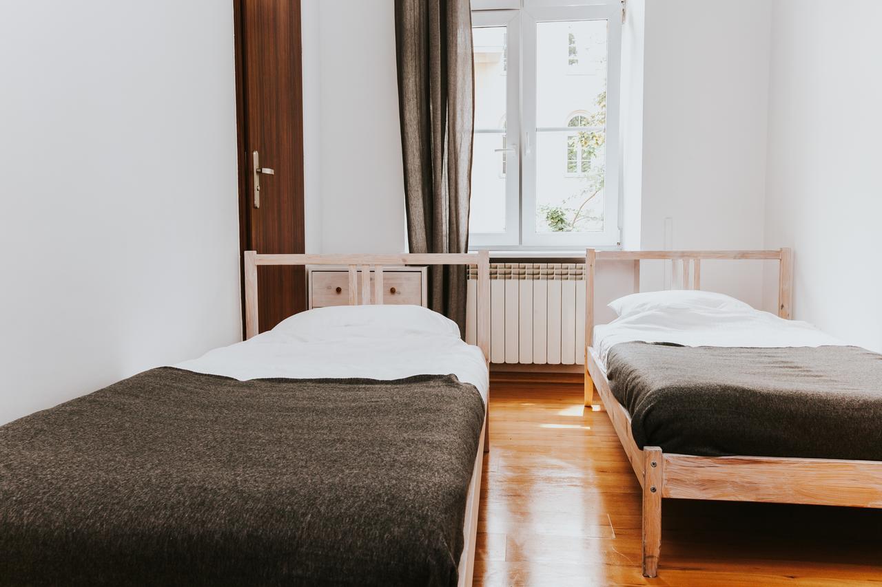Erasmus Dorm Hotel Warschau Buitenkant foto